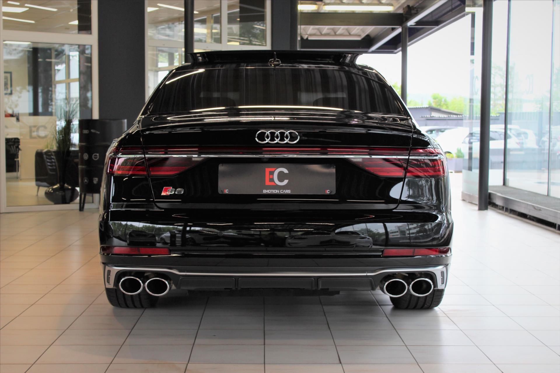 Audi S8