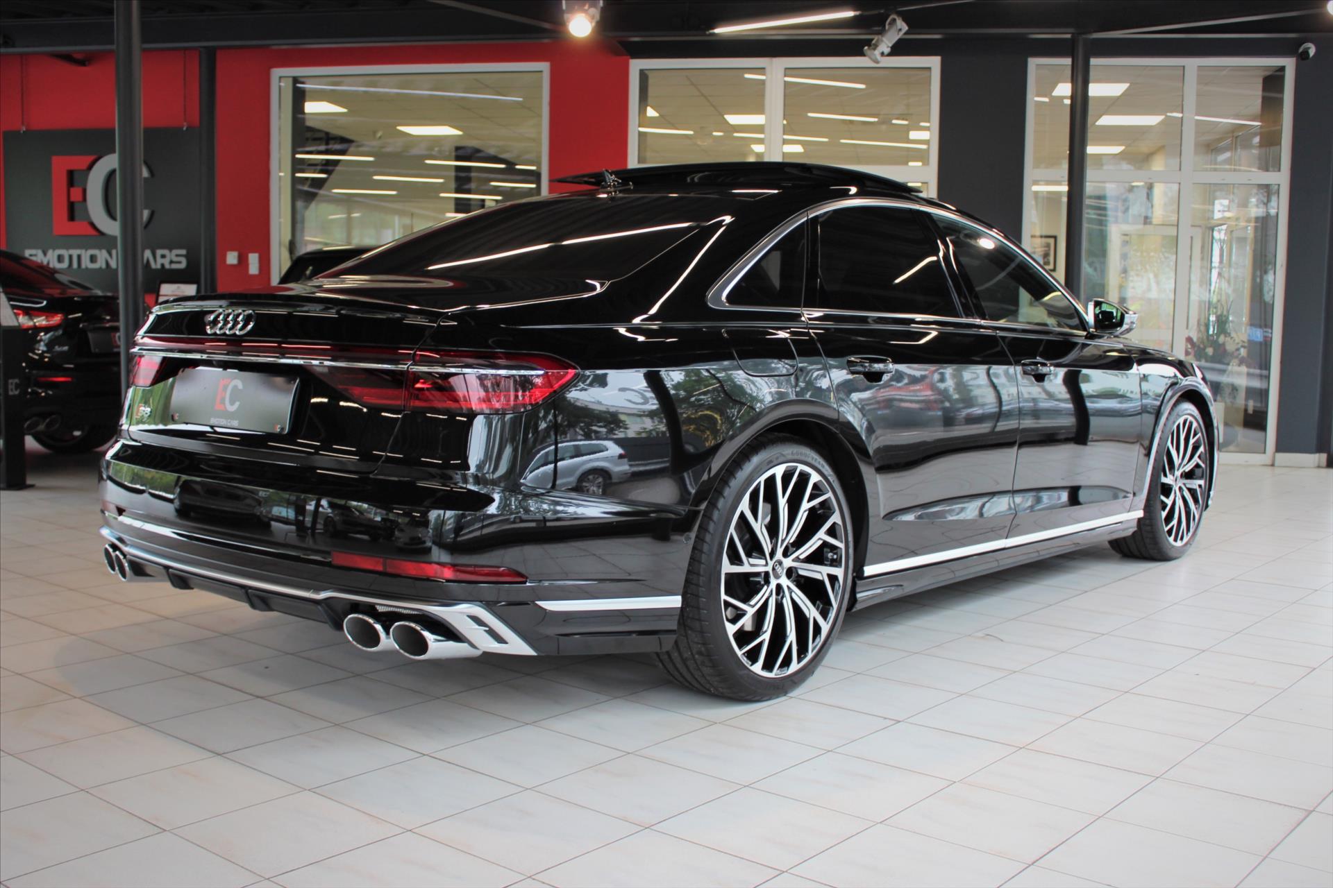 Audi S8